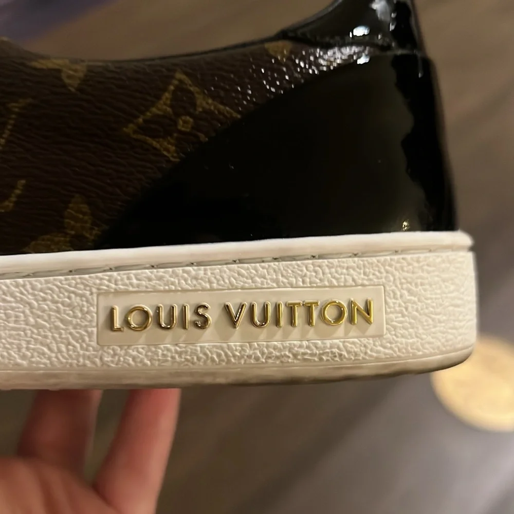 worn ONCE!! Beautiful condition! love them. Originally over 1000 dollars - Picture 2 of 3